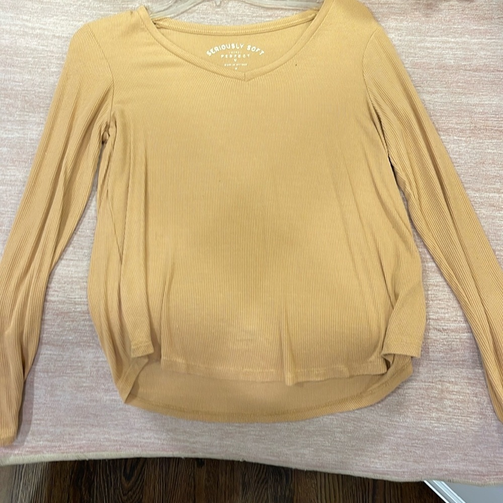 YELLOW AEROPOSTALE PERFECTLY SOFT LONG SLEEVE V-NECK